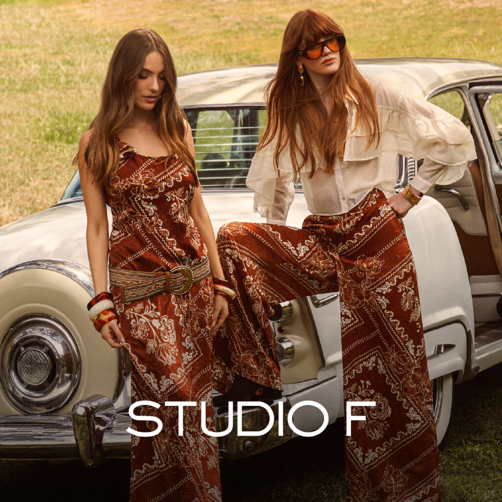 Estilo libre, vibra natural y un print que le da identidad al look.